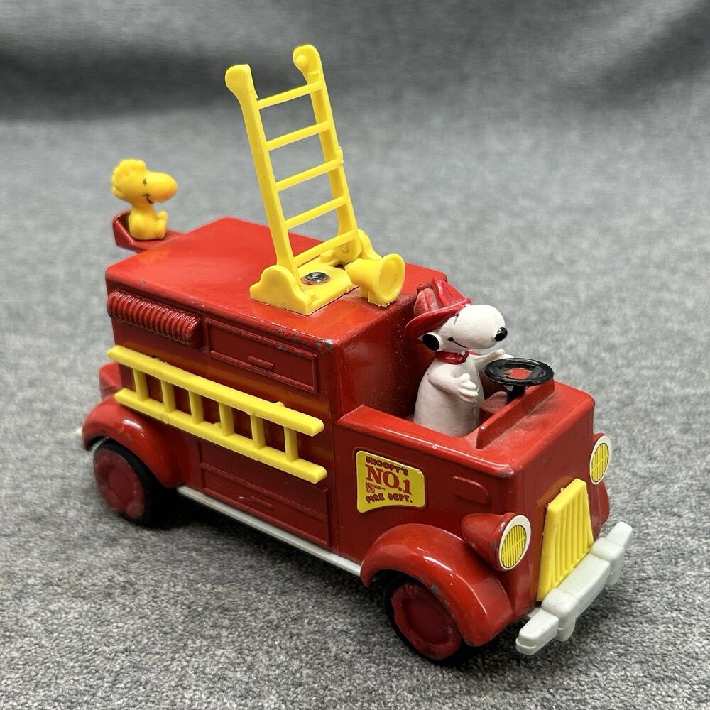 Vintage Snoopy Woodstock No 1 Fire Dept Diecast Truck Toy 1965 Peanuts Hong Kong